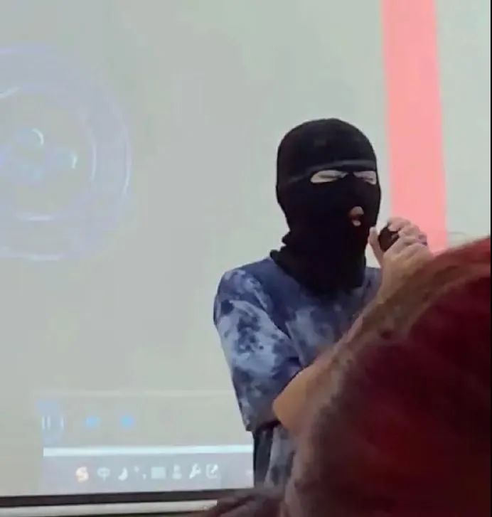 “网上买了件*男猛**T恤后？”哈哈哈哈快停止散发你的魅力吧