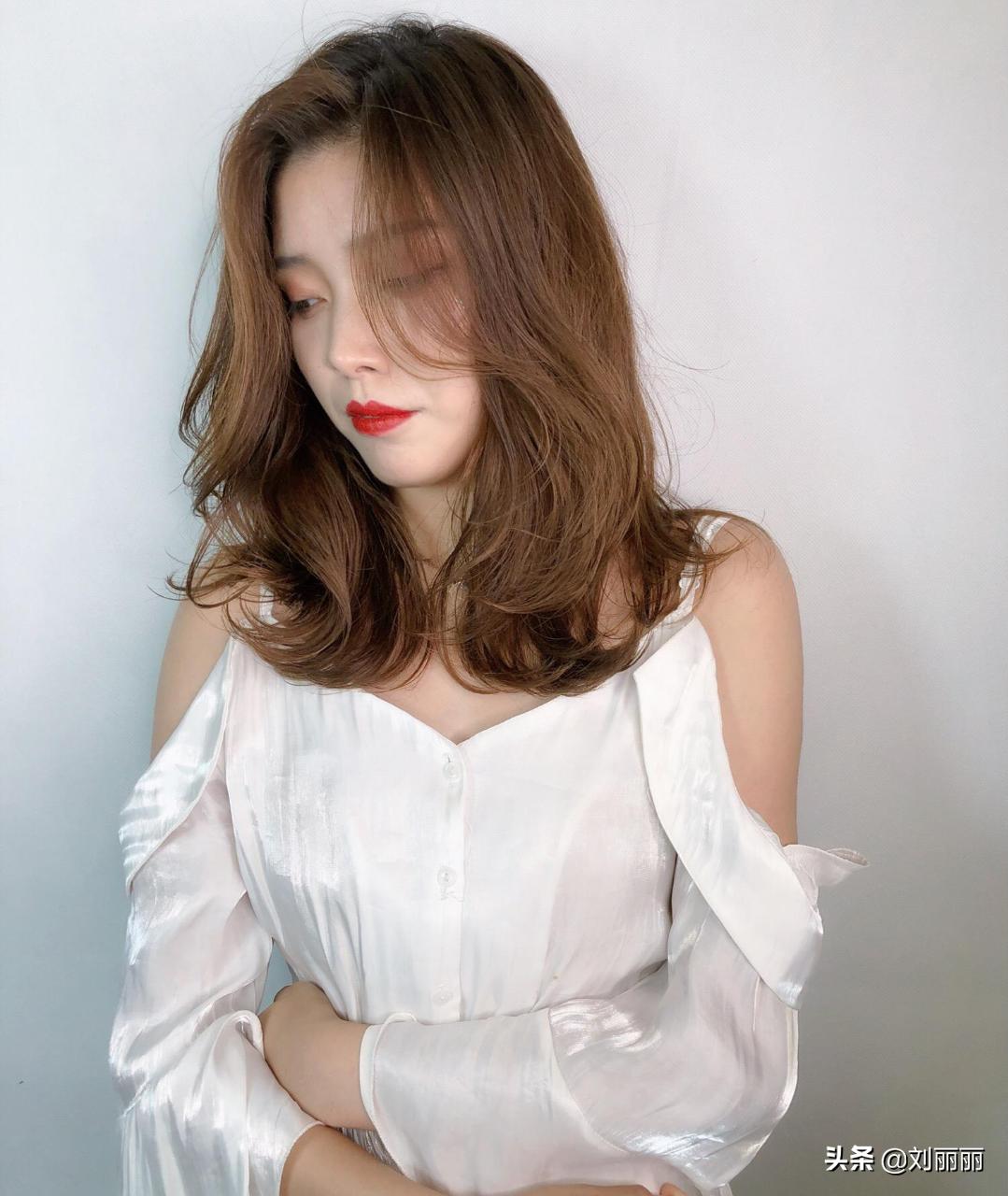 好看简单的女神中长款发型,最流行好看发型女生