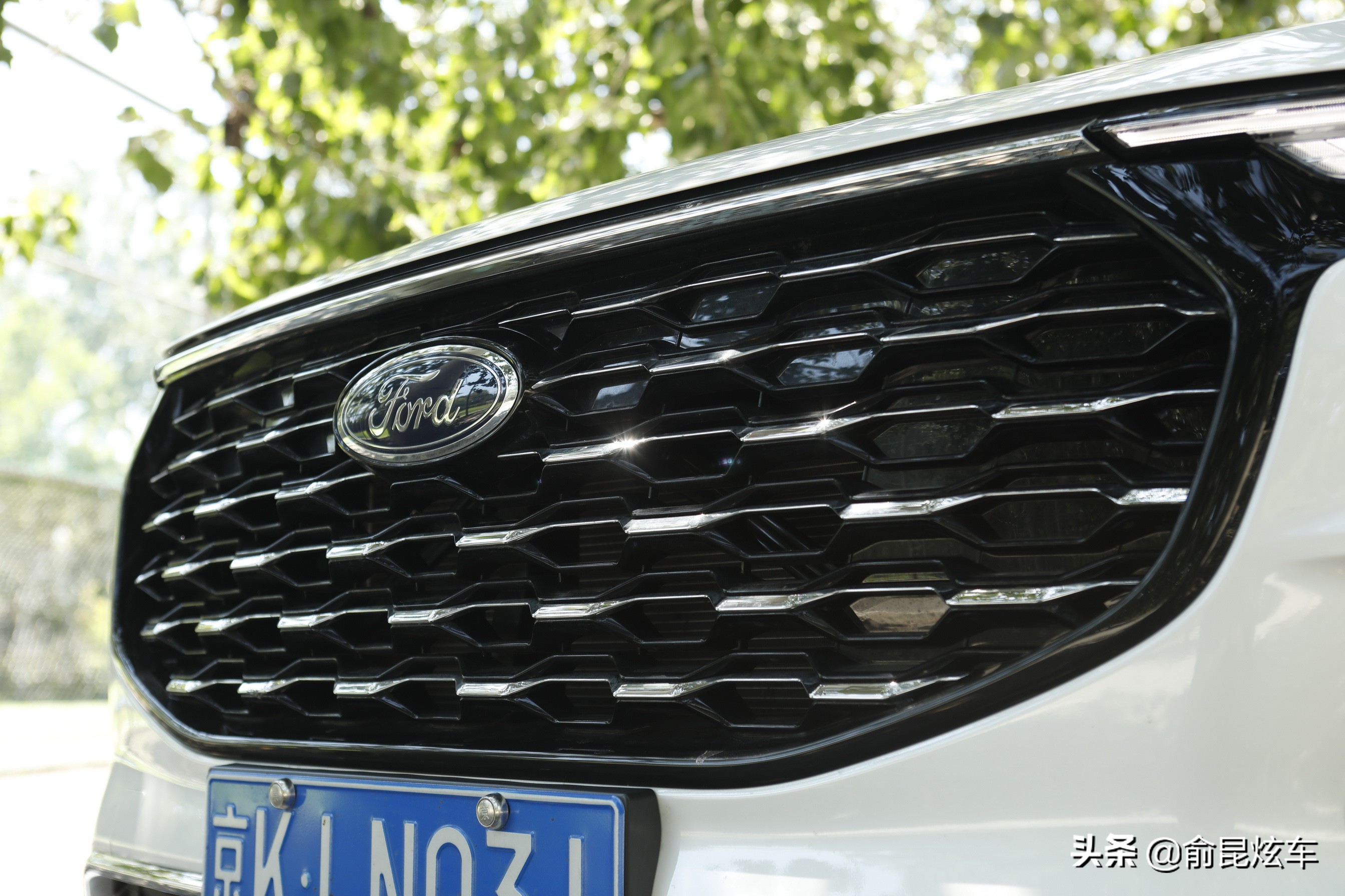 福特领裕6座尊领型评测,江铃福特领裕五座空间实测