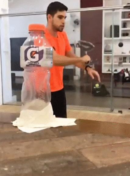 瓶盖挑战康纳,瓶盖挑战潘玮柏