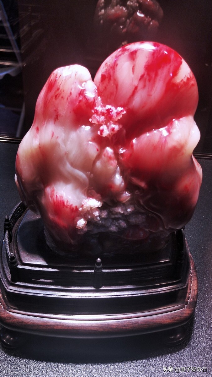 鸡血玉和鸡血石的区别图片大全,鸡血石从外表看怎么判断是鸡血玉