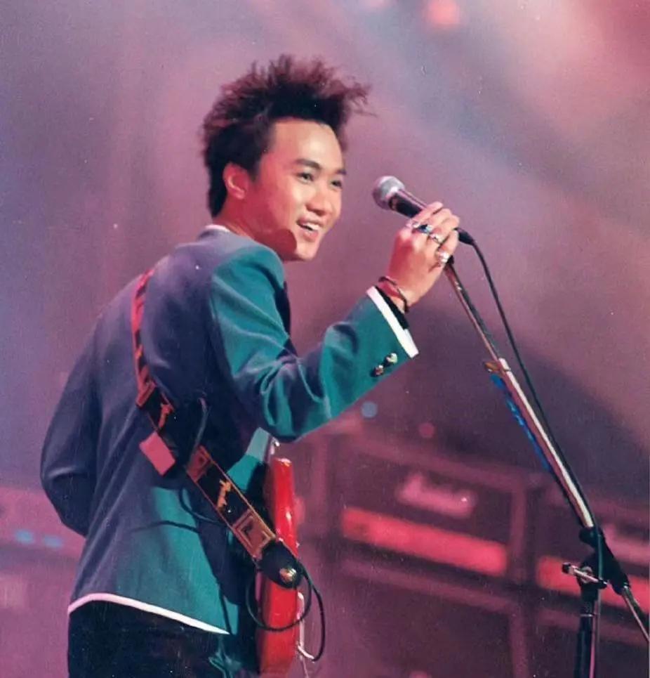 黄家驹去世后三个人对他的看法,黄家驹死后为什么那么多人怀念他