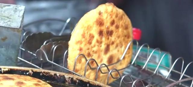 卖粑小哥,合肥小哥靠倒卖致富