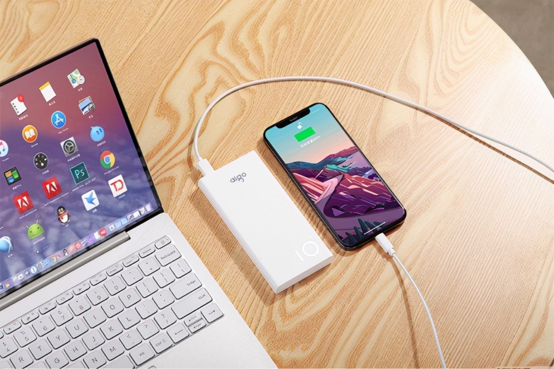 口袋里的减负能手：aigo移动电源C10P轻薄简约双向快充