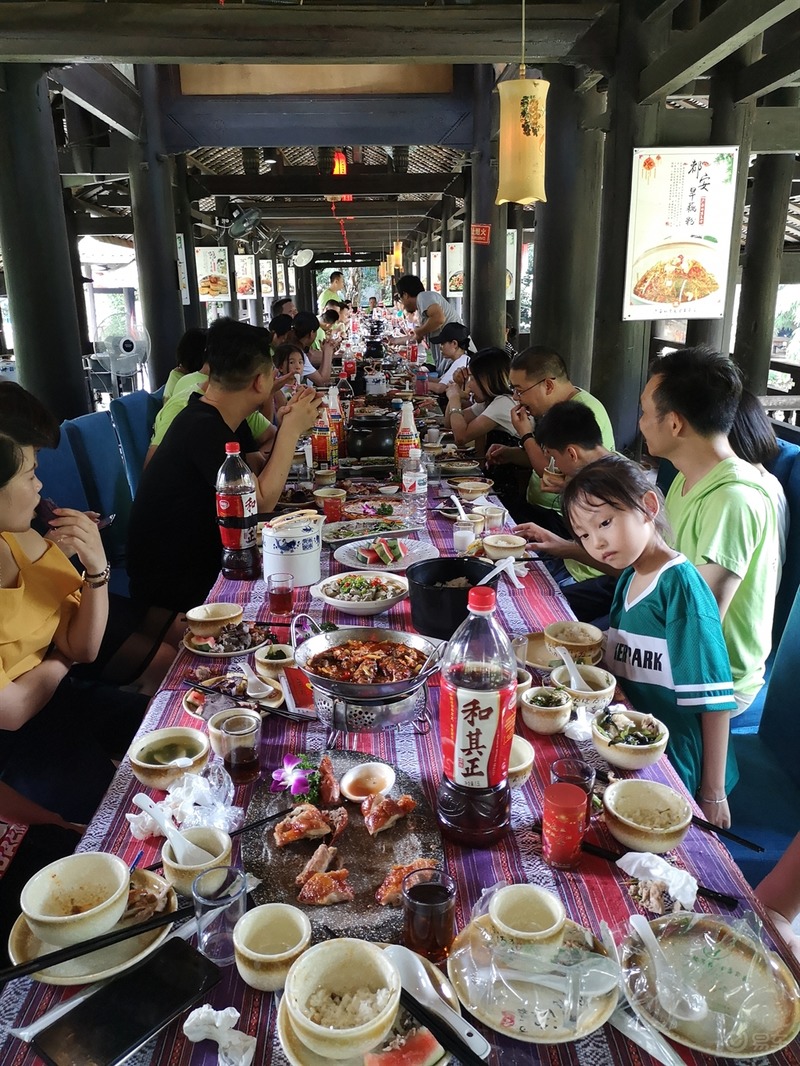 游山玩水老有所乐,和朋友一起游山玩水