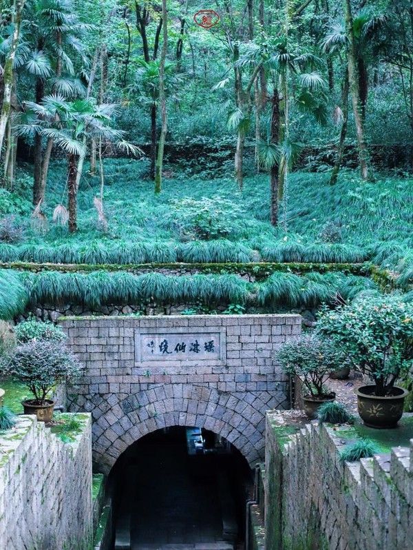 桐庐夜游富春山居景区,桐庐富春江夜游和白天游