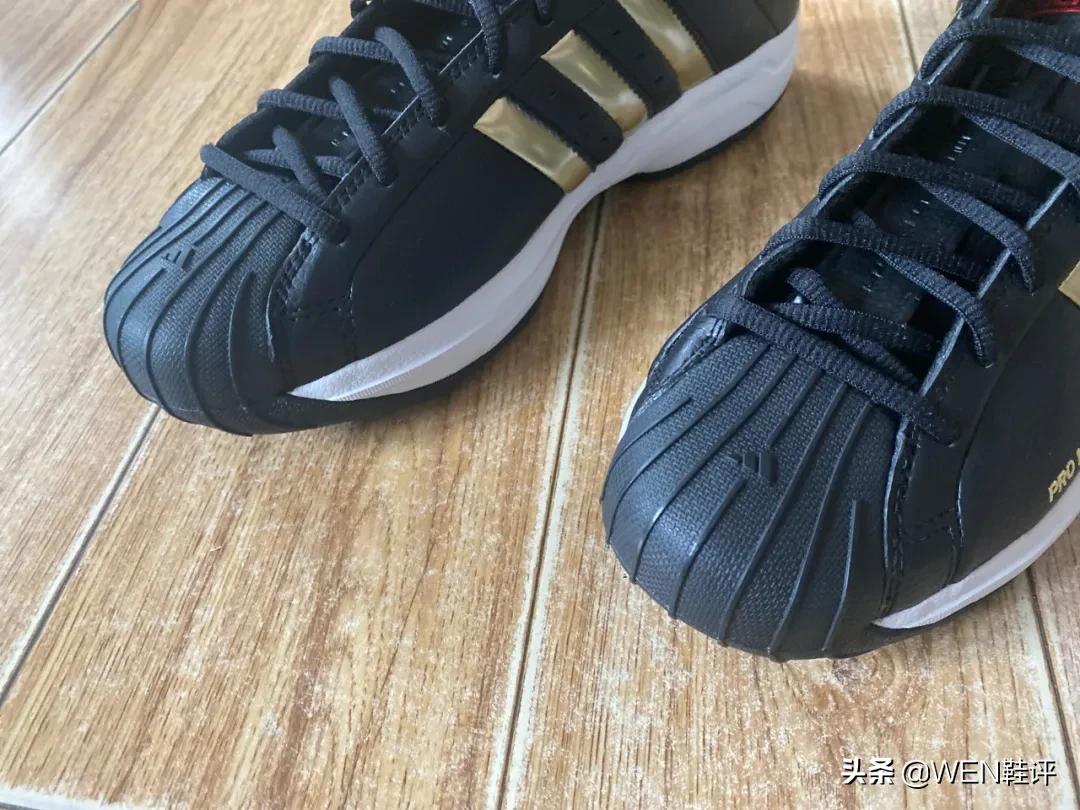 詹姆斯科比鸳鸯鞋,詹姆斯历年全明星上脚球鞋