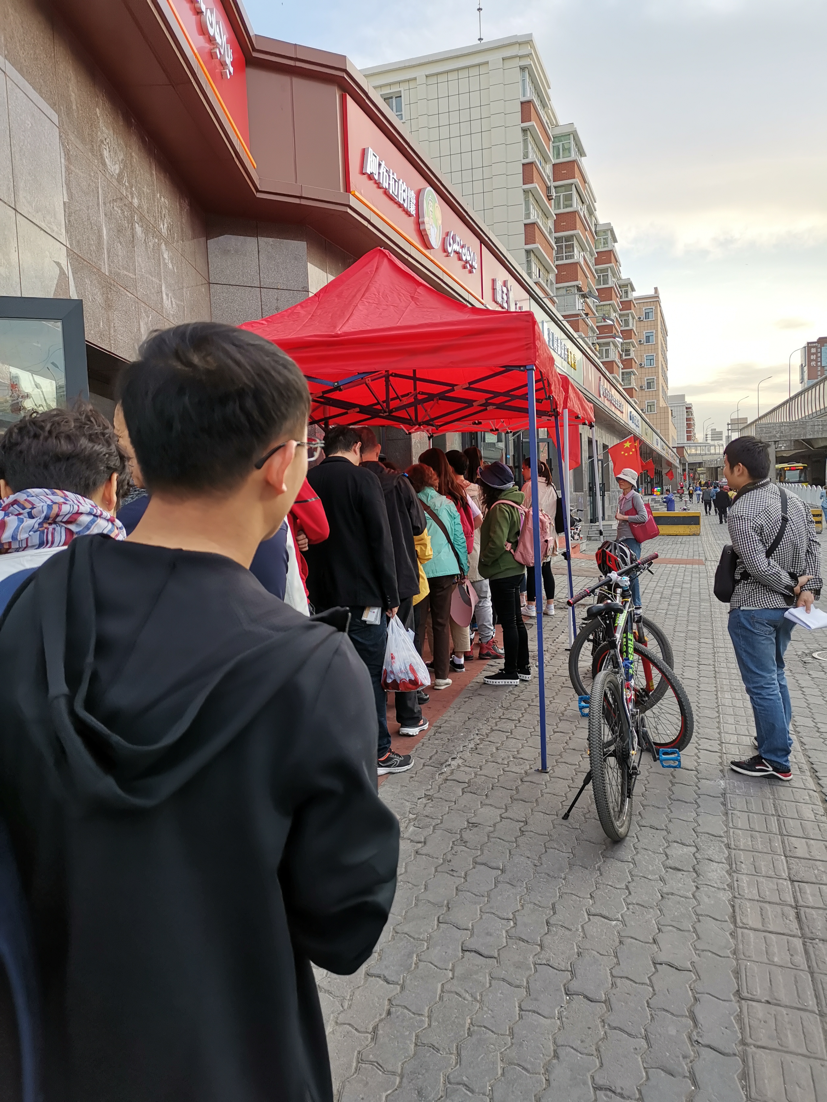 乌鲁木齐最火的馕店,网红馕店乌鲁木齐水区