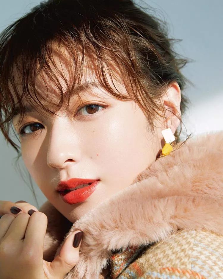 哇哦！这位“日杂美妆一姐”原来已经是当妈的人了？