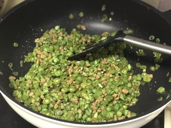 酵母发面太慢？别急，面点师教您“2招”，不到半小时发满盆！