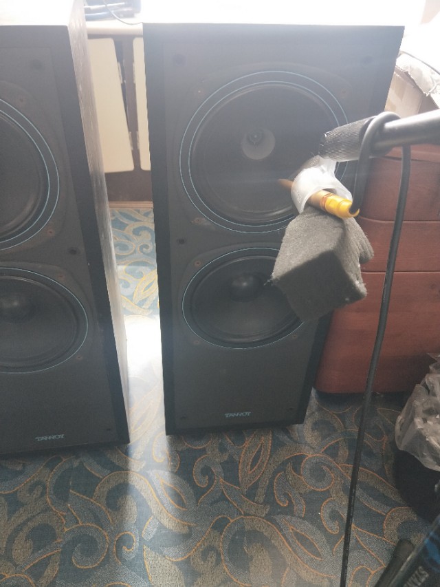 音响发烧重听感还是看频响曲线？