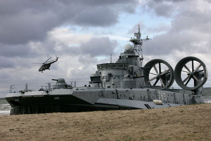 野牛登陆艇加速推进“两栖闪电战”，浅谈野牛级登陆艇的作战能力