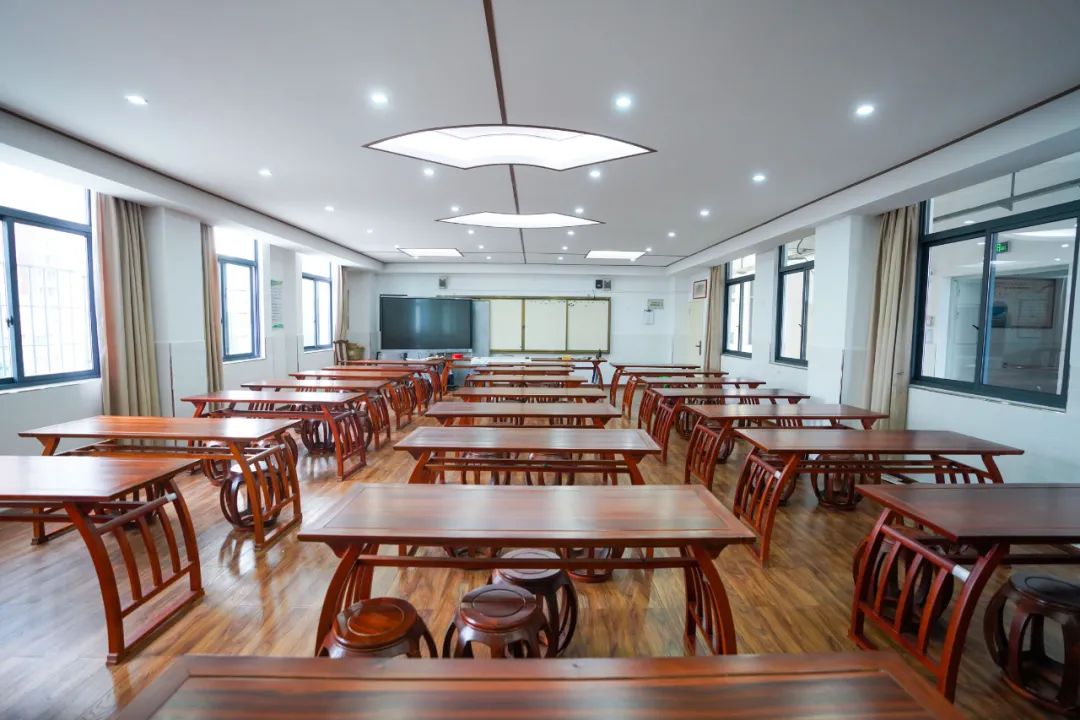 最美学校足球场,空中足球场完整视频