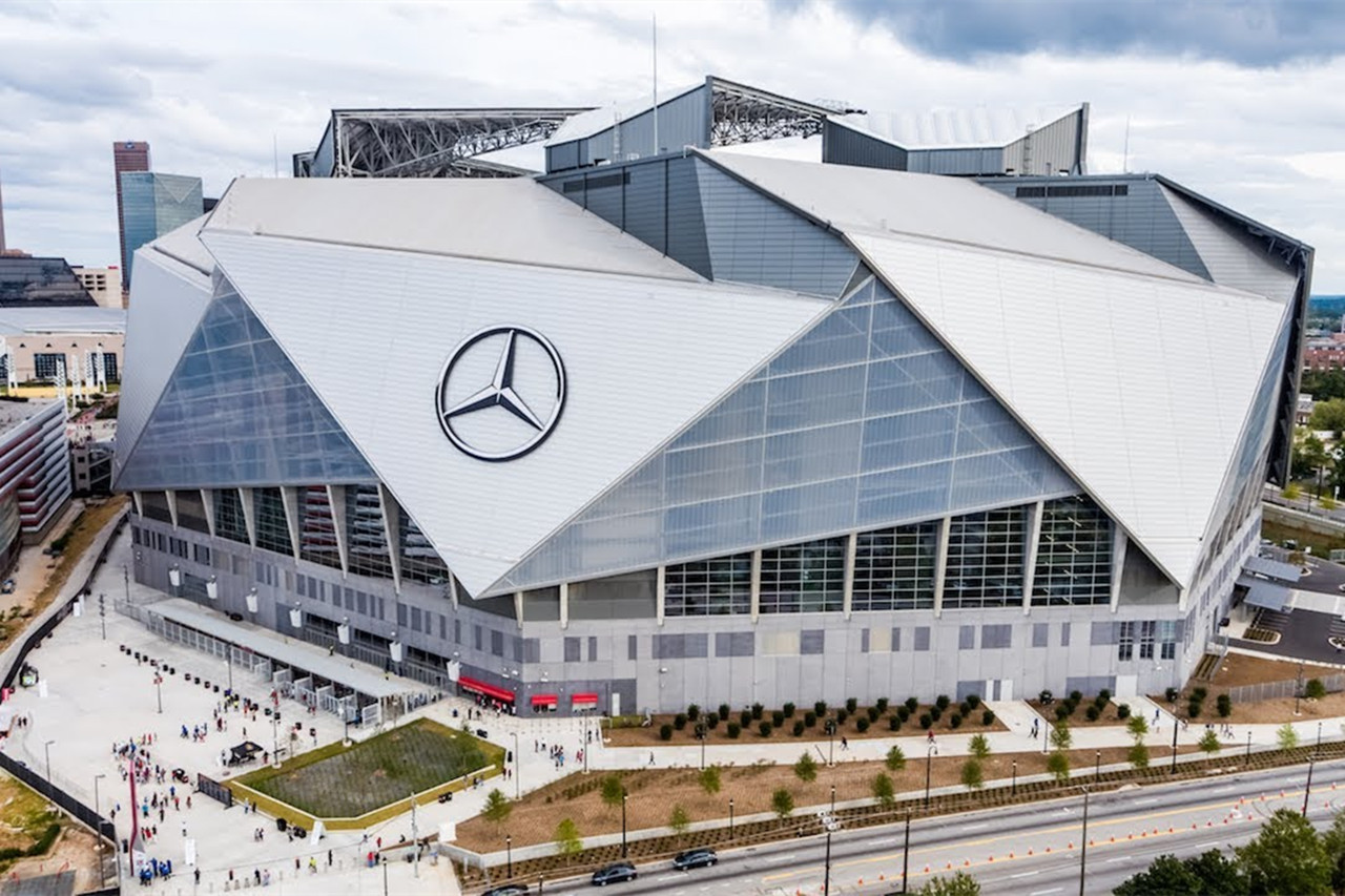为什么奔驰要造体育场,奔驰投资15亿体育馆