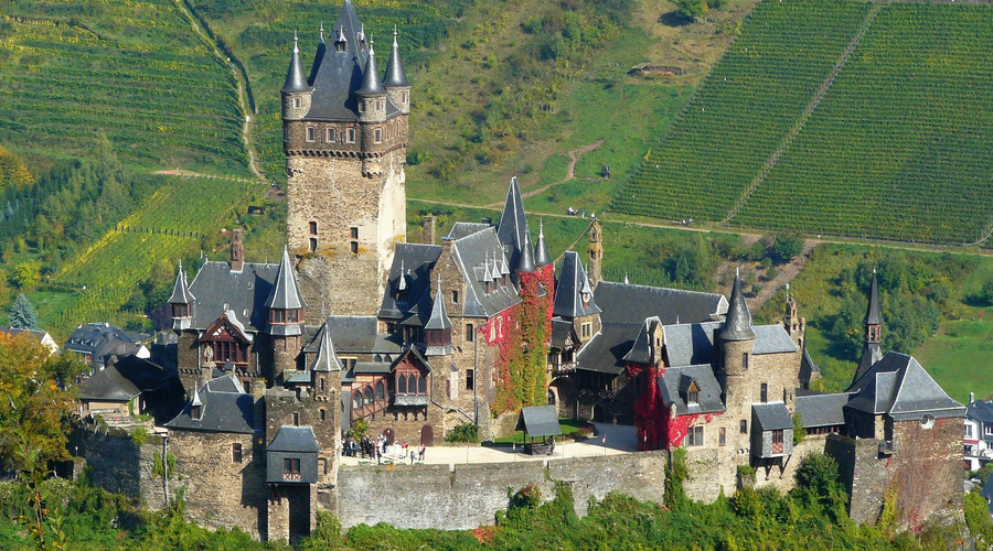 村集体土地出租最长多少年,农村土地可以私人出租吗