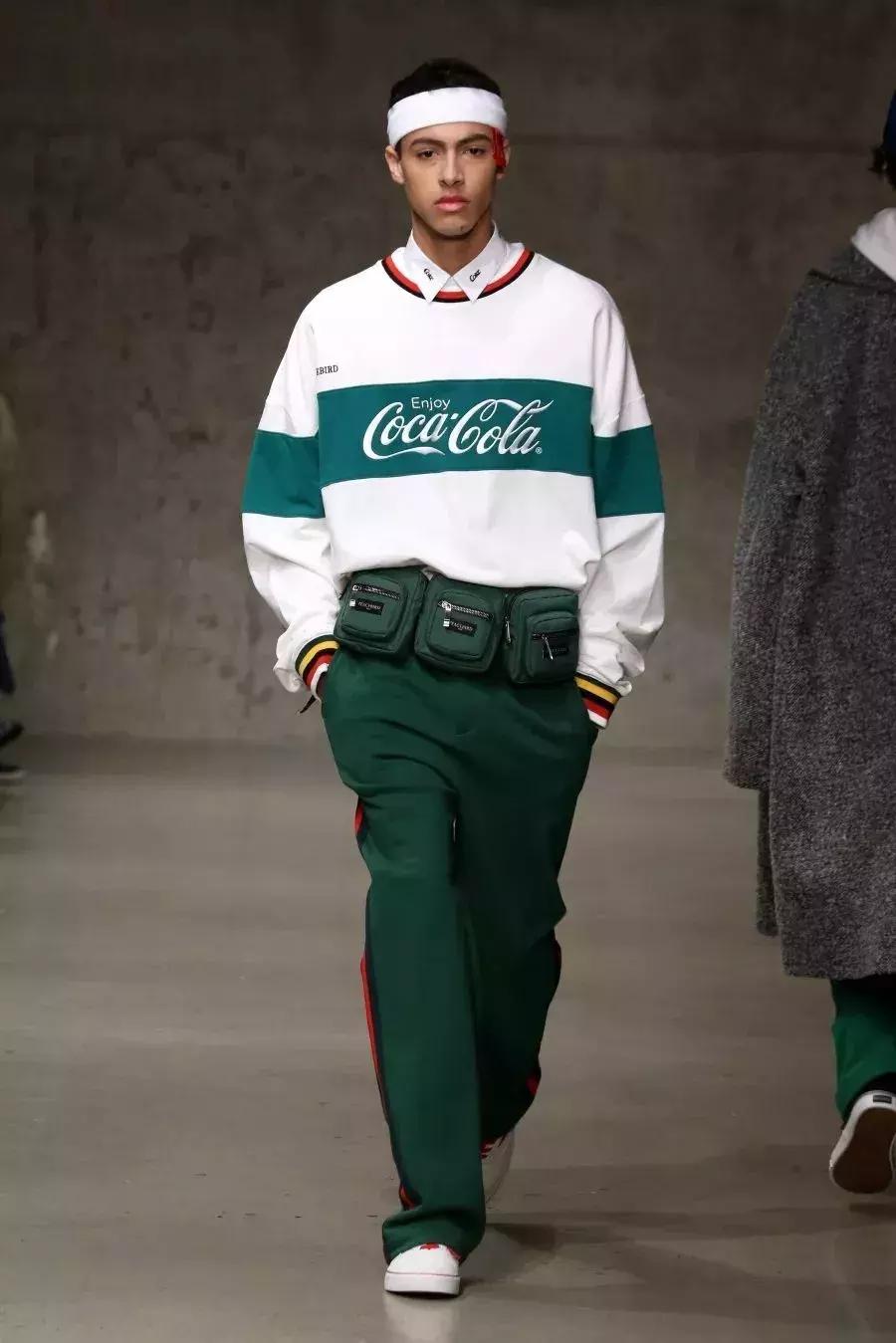 潮爆了｜冬天羽绒服穿腻了，可以试试这种复古运动风