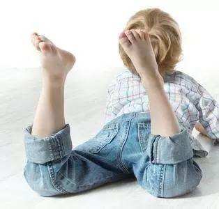 头疼全身酸痛发热是不是新冠肺炎,新冠肺炎发热是持续的还是反复的