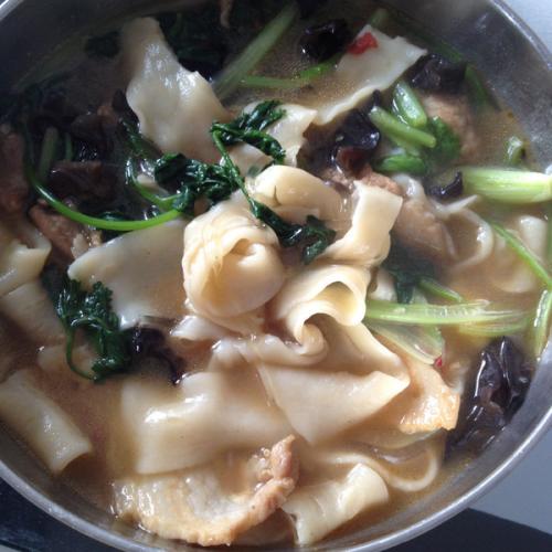 有个老板卖烤翅年赚百万,烩面店的盈利模式