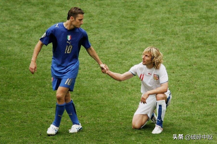 是习惯还是暗藏玄机，除了托蒂，还有哪些球员喜欢把球袜拉到一半