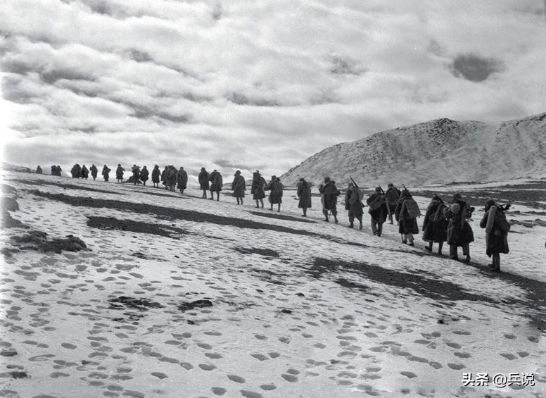 进藏部队断粮，地老鼠也是肉：风箱洞口鼓风，麻袋堵住另外出口