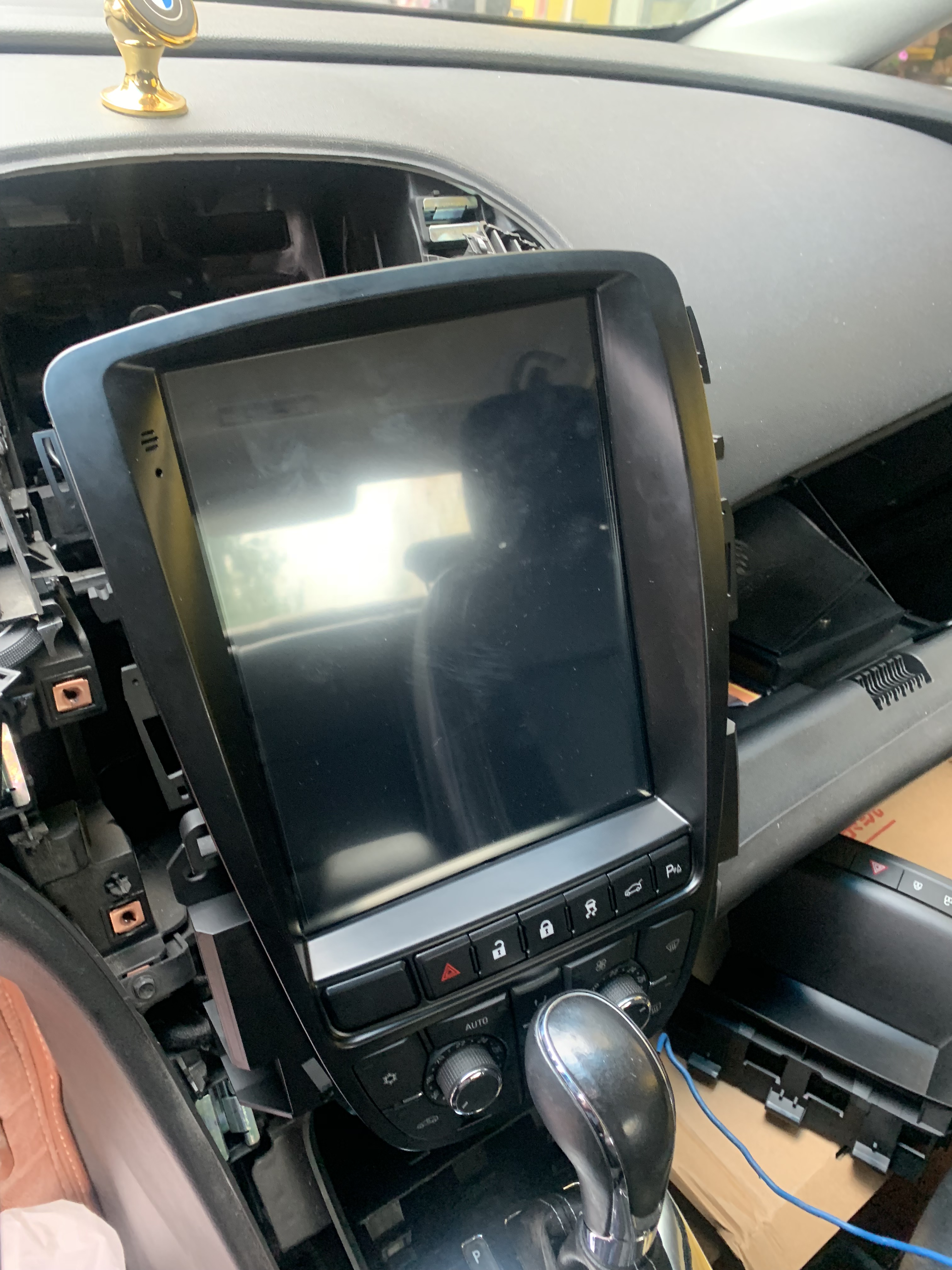 自己动手更换别克英朗挡把,别克英朗改装横屏导航