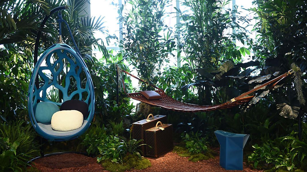 30万的屏风,86万的桌子,当Gucci、爱马仕、LV卖起了家居