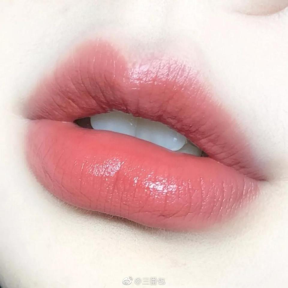 快买了这只口红来人间水蜜桃学院报道！