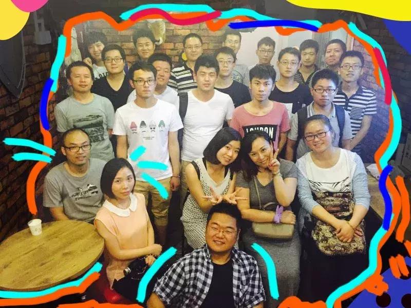 在大自然当中寻找有机蔬菜,为大家采摘绝对新鲜的有机蔬菜