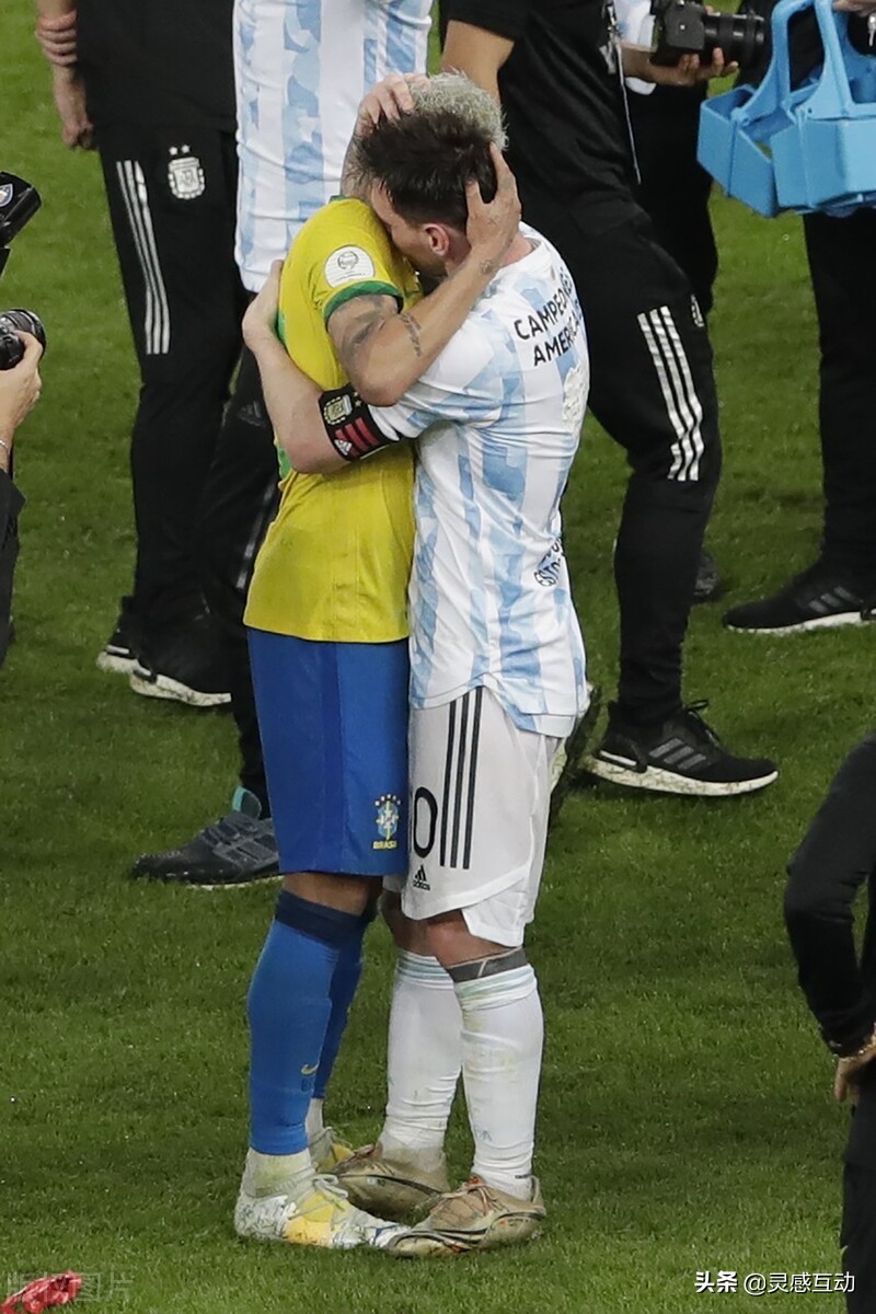 内马尔让全场沸腾,内马尔感动球迷视频