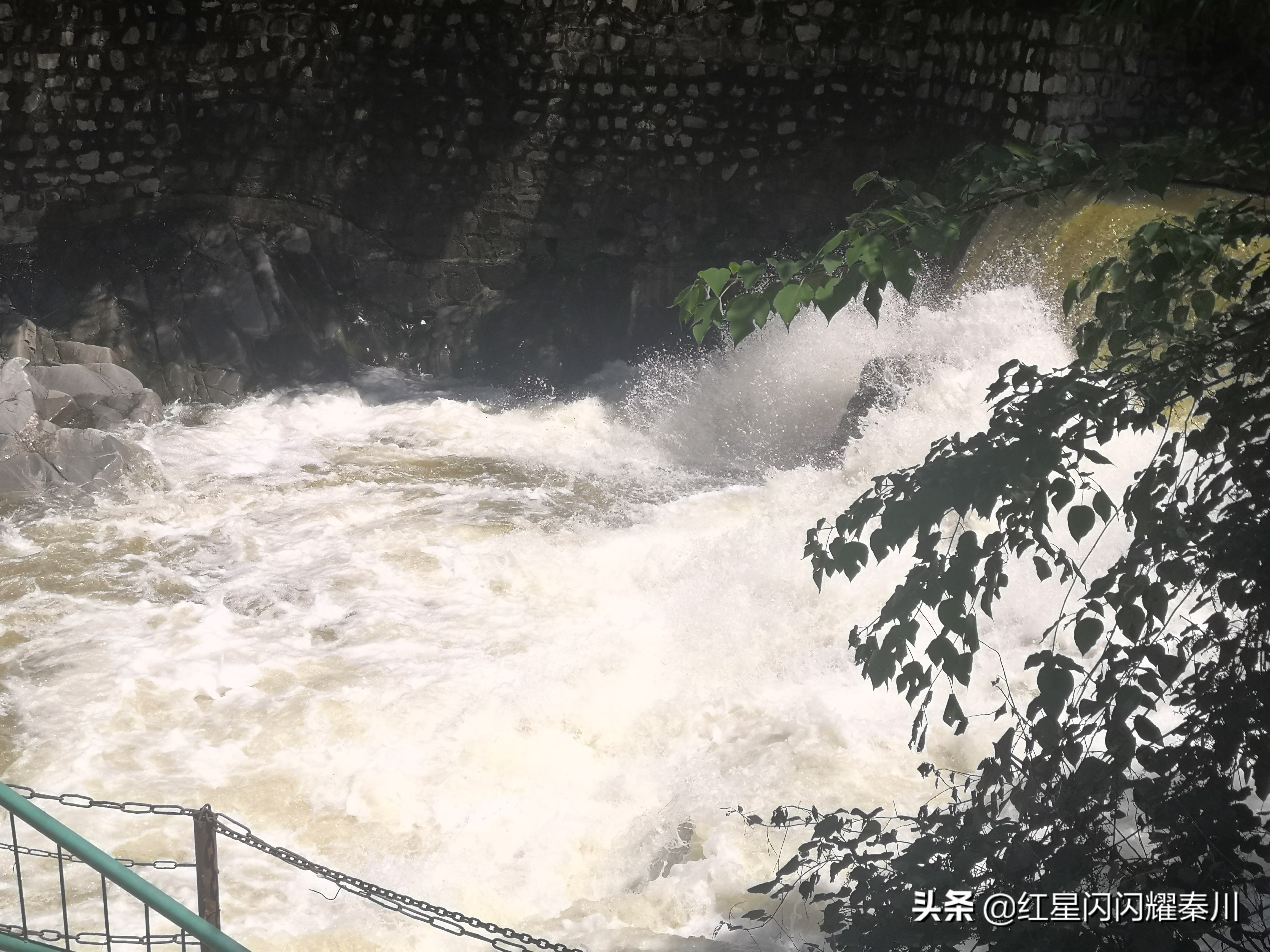石门一道终日雷——高冠瀑布雨后游