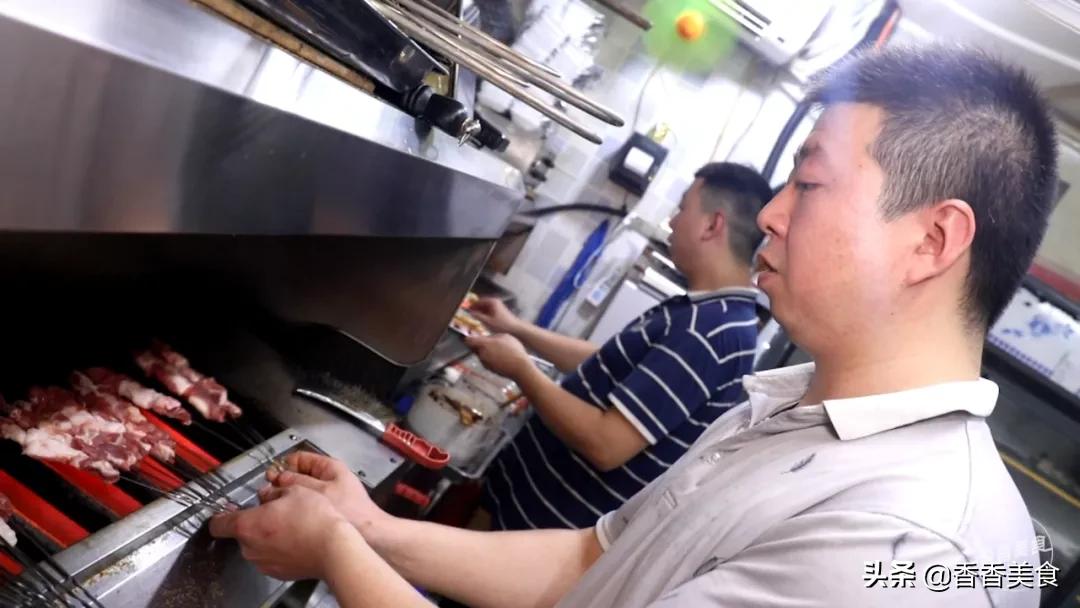 藏在巷子里的特色烧烤,老街里烧烤青岛
