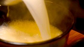 昆明老街附近哪家过桥米线好吃,昆明过桥米线百年老店哪家最正宗