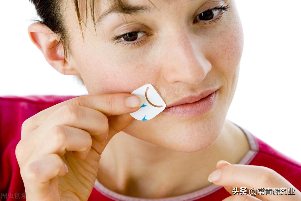 嘴唇上每年都长疱疹是遗传吗,嘴唇疱疹接吻会传染吗