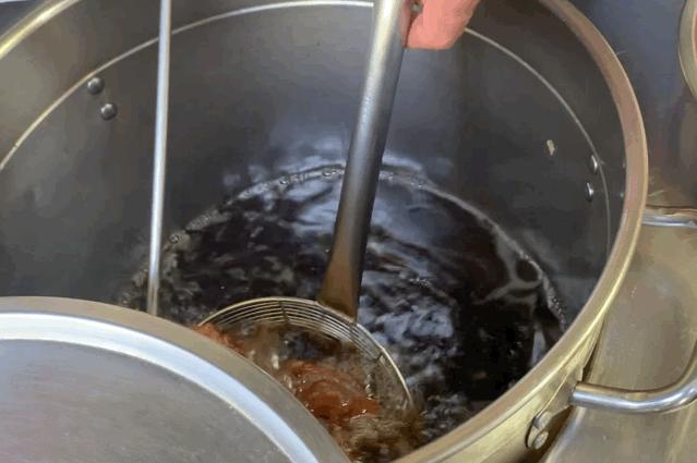 先卤后炸的火锅鸡,先卤后炸全鸡图片