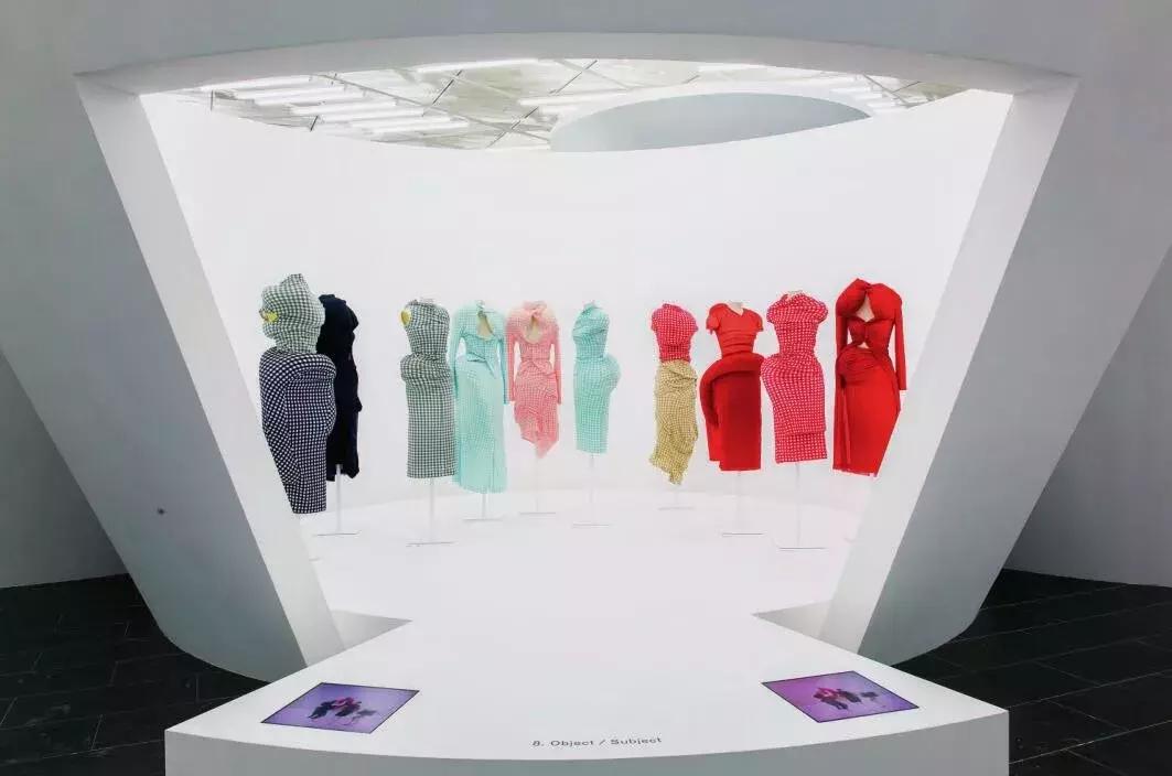 川久保玲年轻时的照片,川久保玲经典作品