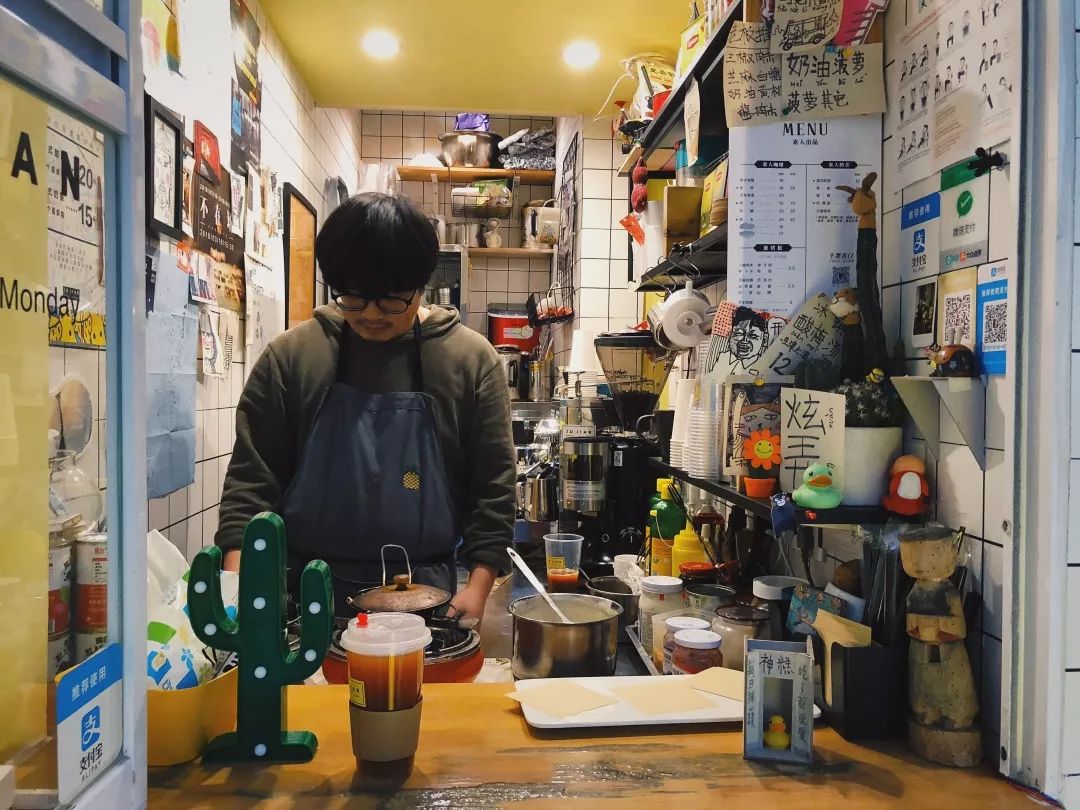 花椒、蛋烘糕和肉桂,对头,这里是咖啡店