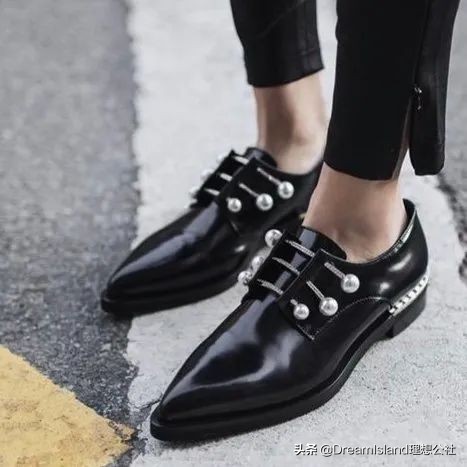 街拍白色乐福鞋,达妹街拍图文