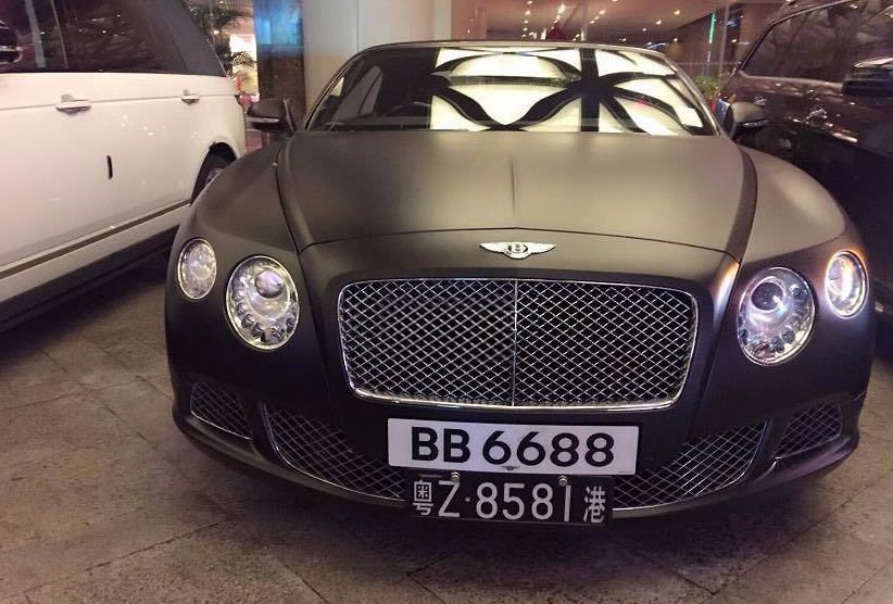 fv车牌白底和黄底区别,粤z车牌黑底白字是什么牌