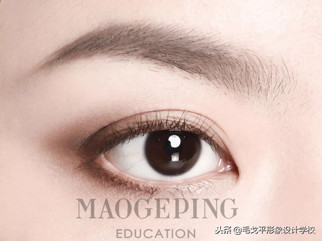 如何画出精致干净的眼妆,怎么画出整容脸