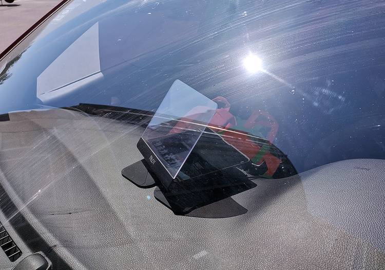 百路达HUD:听歌追剧看小猪佩奇?这才是车载导航的正确打开方式