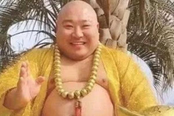 鐢峰瓙閰蜂技寮ュ嫆浣涜幏瀵屽﹩渚涘吇瀹朵腑,闀垮緱鍍忓讥鍕掍經璧扮孩琚瘜濠嗗甫鍥炲