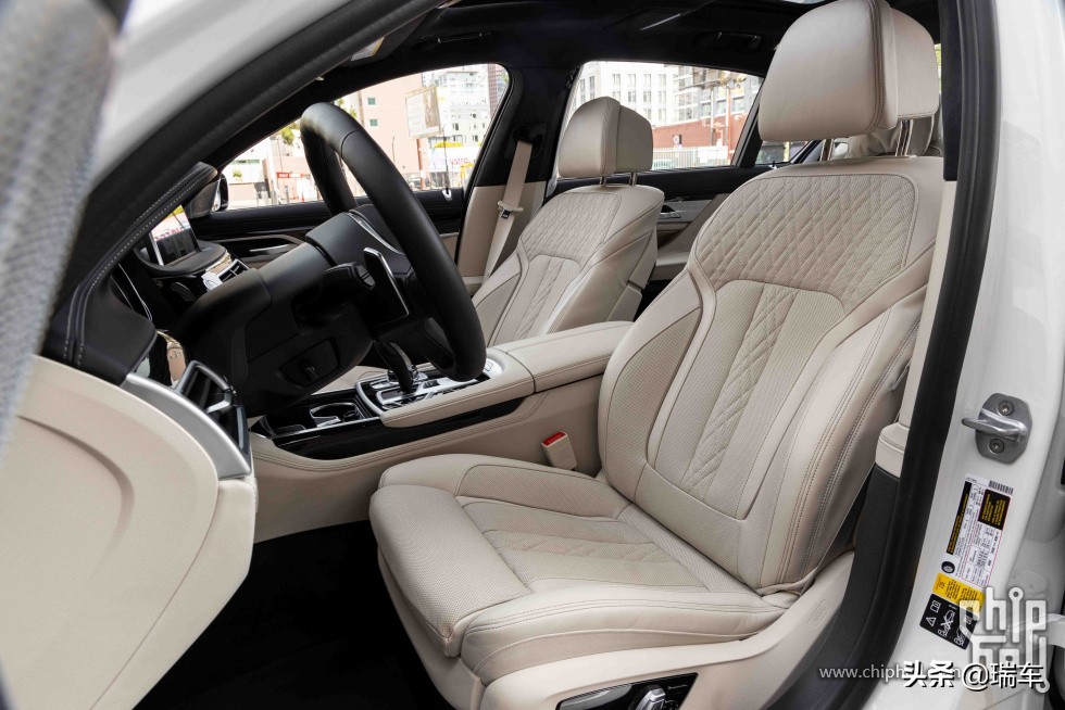 新款宝马m760liv12曜影特别版,宝马的v12