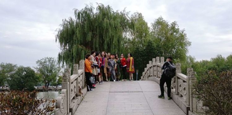 岁月不老我们不散全文,岁月不老我们不散什么意思