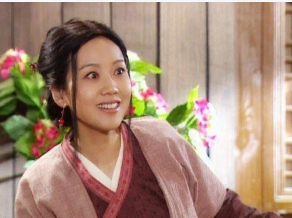 49岁闫妮与赵本山近况,闫妮自曝曾与赵本山关系