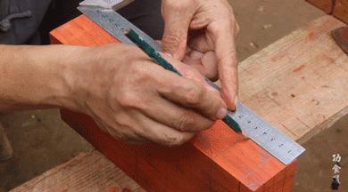 中国宝藏爷爷靠玩木头火到国外了,中国宝藏爷爷玩木头火到国外了