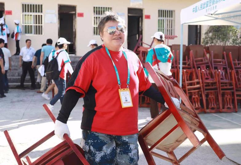 求婚迪丽热巴男子,神秘男子现场向迪丽热巴求婚