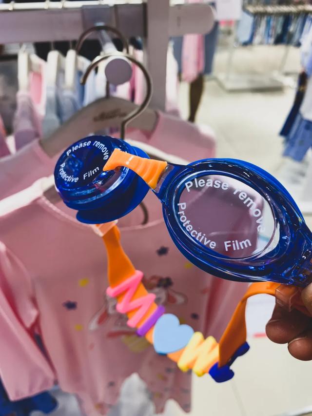 带宝宝游泳用什么泳镜,儿童初学游泳需要买泳帽吗