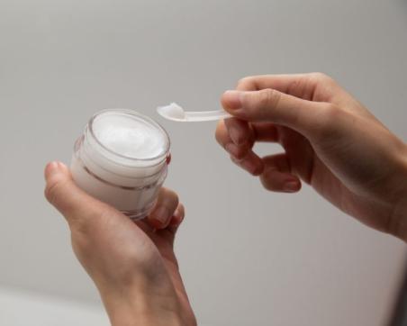 干燥肌肤该如何正确的补水保湿,修护干燥敏感肌肤的产品