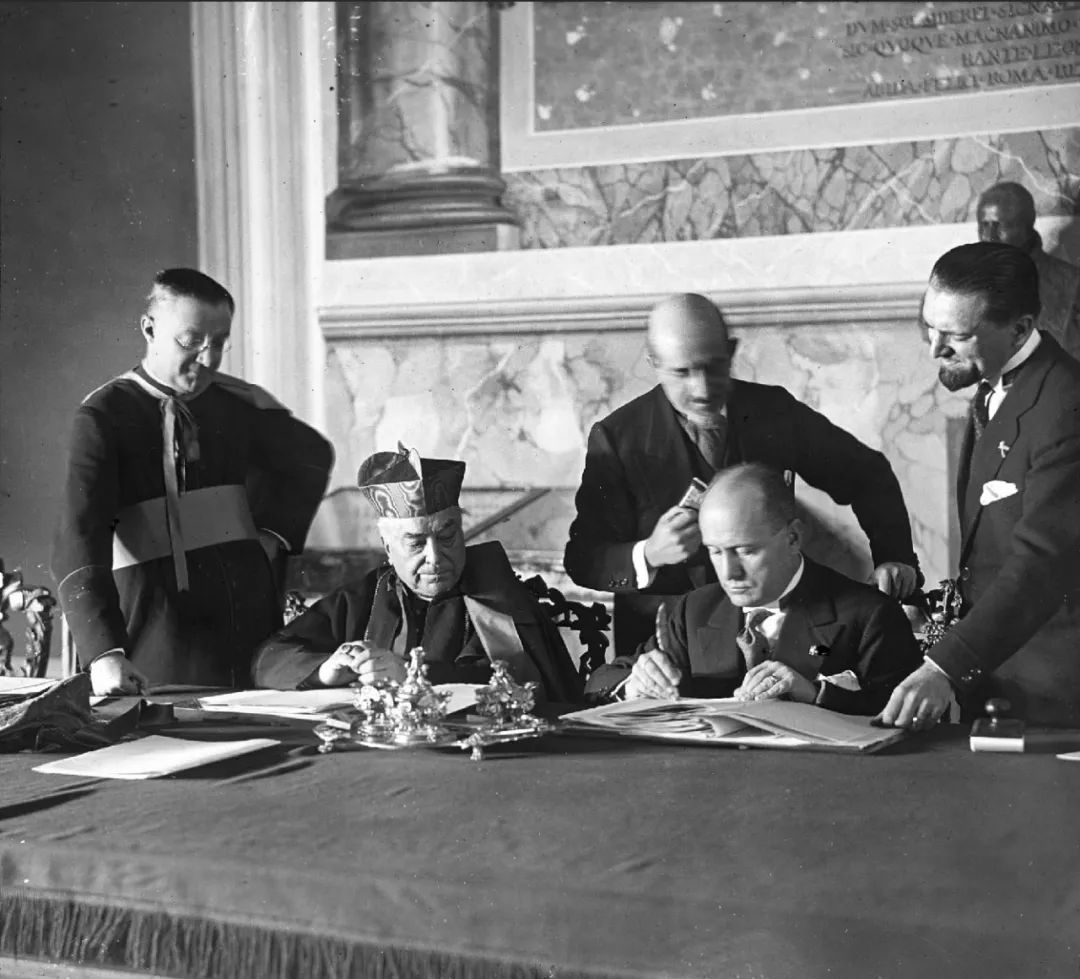 意大利人不想吞并梵蒂冈吗,意大利二战期间为什么不打梵蒂冈