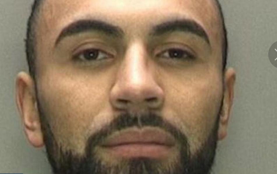 女子被割伤后续,英国女子被刺11刀